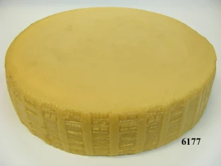 Käse Monte Veronese 1/1