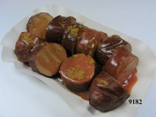 Currywurst rot geschnitten wie Abb.