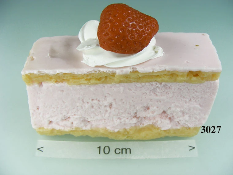 Produkt - Erdbeer-Sahne-Schnitte aus Kunststoff