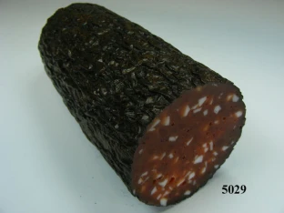 Paprika-Salami angeschnitten Lebensmittelattrappe