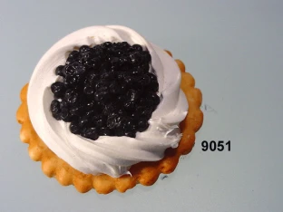 Kräcker mit Kaviar schwarz