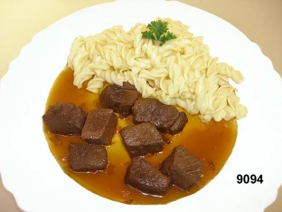 Gulasch mit Nudeln (zusammenhängende Einheit)