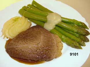 Hüftsteak mit grünem Spargel (zusammenhängende Einheit)