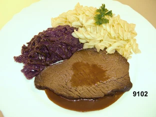 Rinderbraten mit Nudeln (zusammenhängende Einheit)