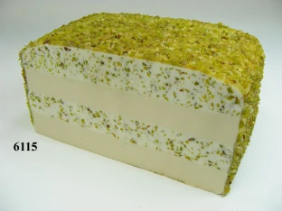 Pistazien-Käse-Laib angeschnitten