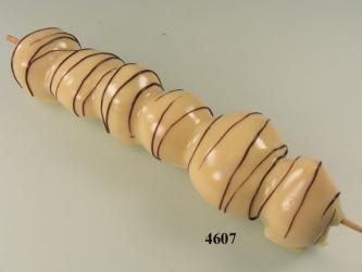 Fruchtspieß Milchschokolade Erdbeere mit Verzierung Lebensmittelattrappe 