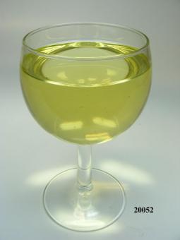 white wine glass of a short handle 