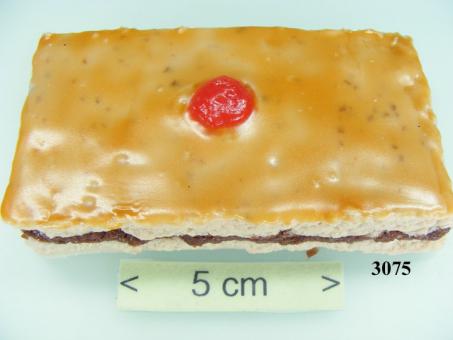 a slice of cake Linzer 