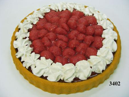 strawberry cake with creme 