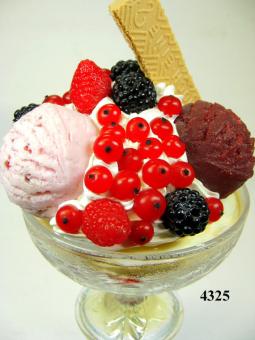 berry mix sundae 