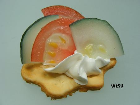 cracker with cucumber/tomato 