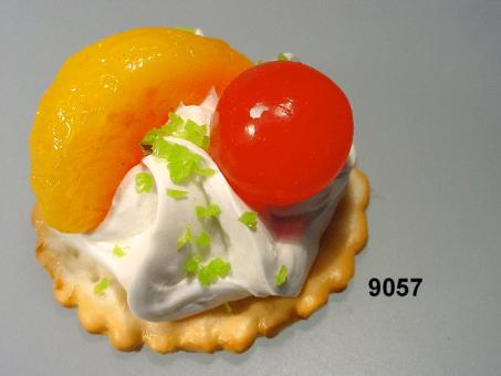 cracker with tangerine 