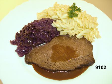 roast beef with noodles 